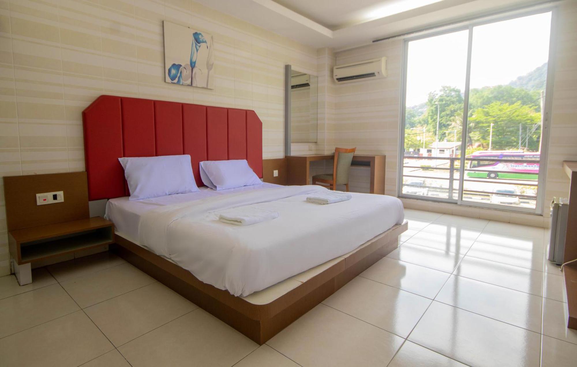 Jq Happy Lumut Hotel Bagian luar foto